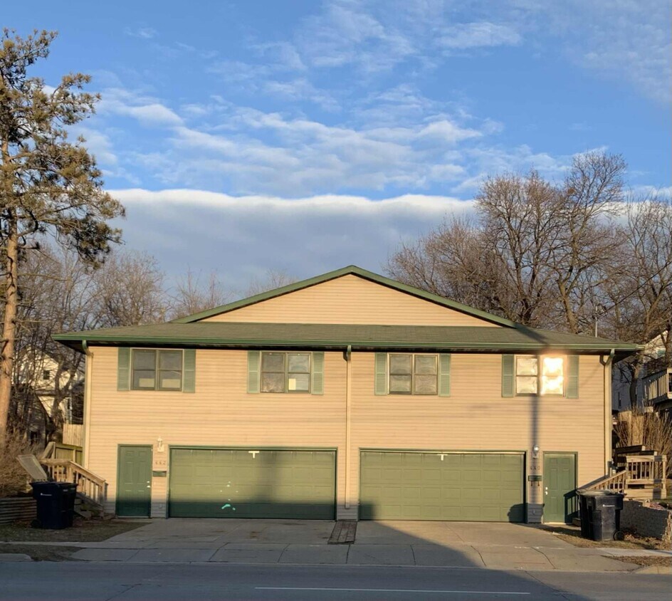 Primary Photo - 442 N Parker Dr