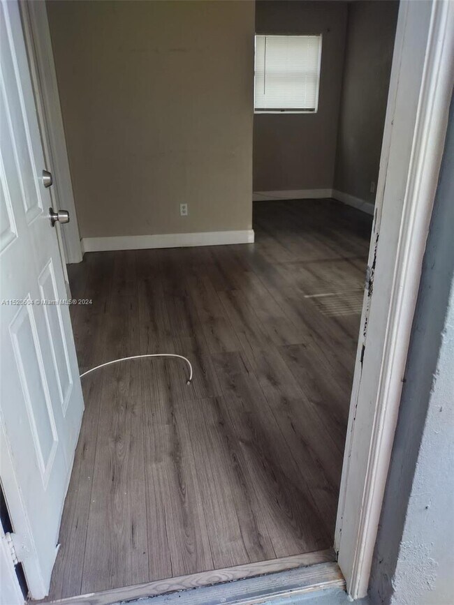 Foto del edificio - 1777 Ali Baba Ave