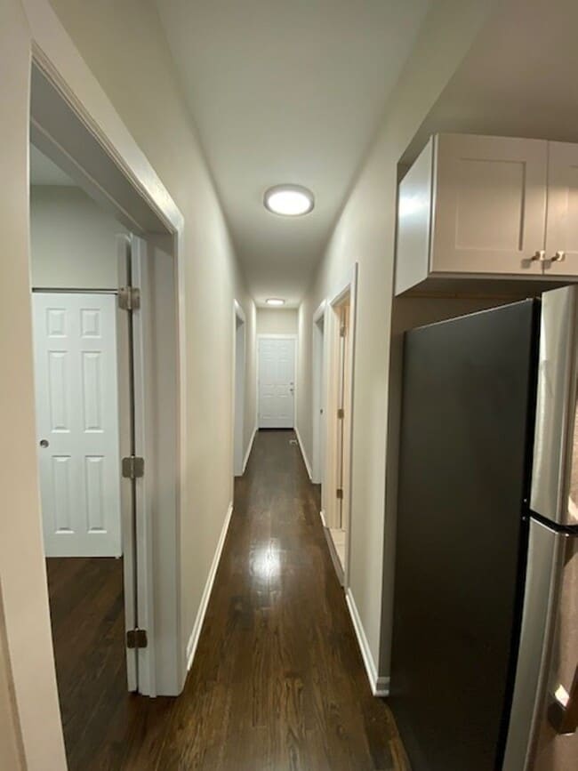 Building Photo - Newly Renovated Modern 3- Bedroom Apartment