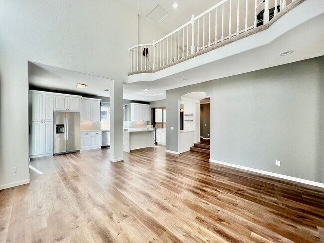 Building Photo - Gorgeous 4B/3BA house w/ 3 Car Garage & La...