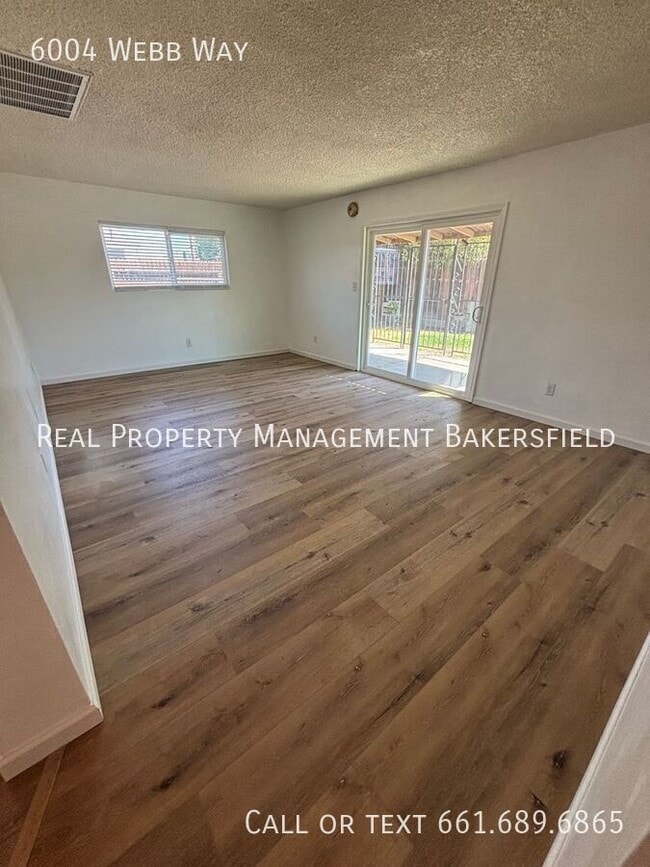 Foto del edificio - 6004 Webb Way