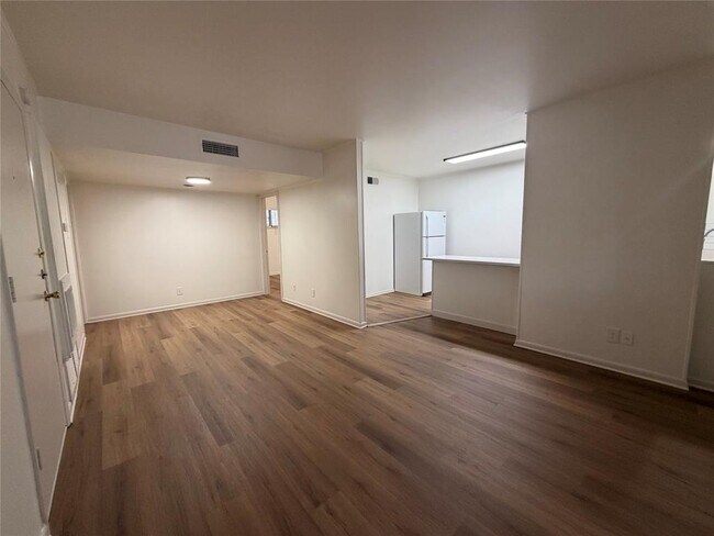 Foto del edificio - 3304 Red River St