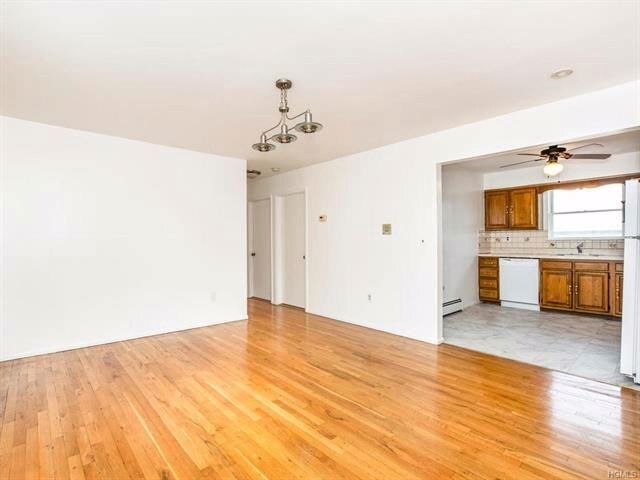 Building Photo - 915 Clarence Ave