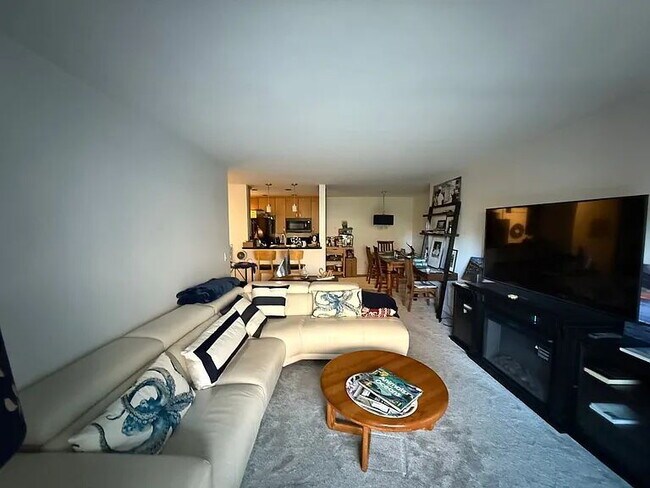 Foto del edificio - "Charming 1-Bed Oasis in San Diego's Heart – Your Perfect Urban Retreat!"