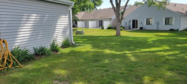 Foto del edificio - Newly Refreshed 2 bedroom in HOA