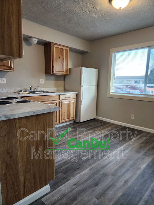 Building Photo - 271 Carol Dr