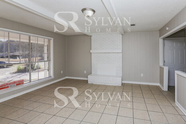 Foto del edificio - Enjoy one-level living in this 3 bedroom, 2 bathroom ranch-style home