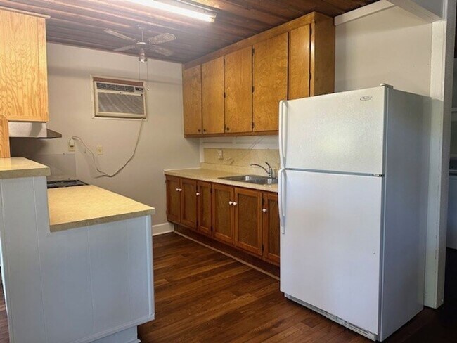 Building Photo - One Bed, One Bath $1250 North Gwinnett High
