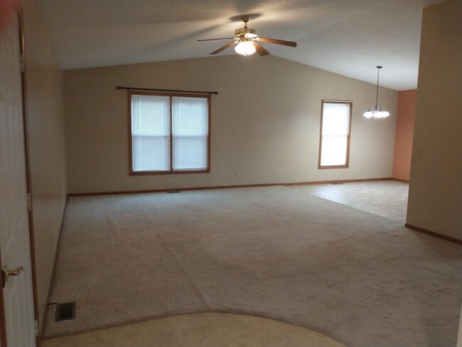 Building Photo - 3082 Yoakam Rd