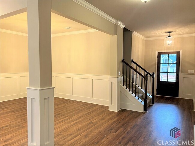 Foto del edificio - 100 Hawthorn Ln