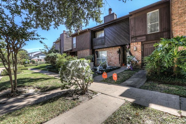 Building Photo - 5929 Arncliffe Dr