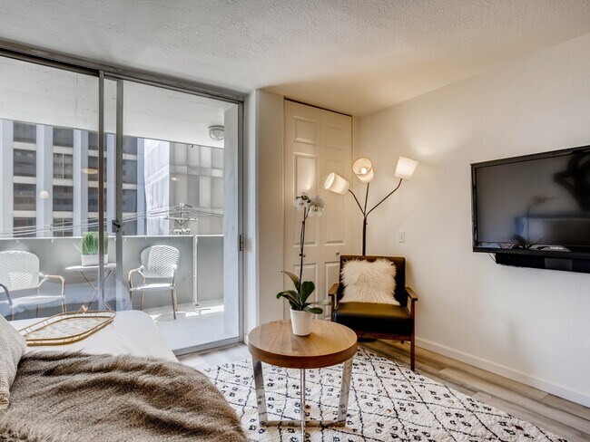 Foto del edificio - 909 N Logan St