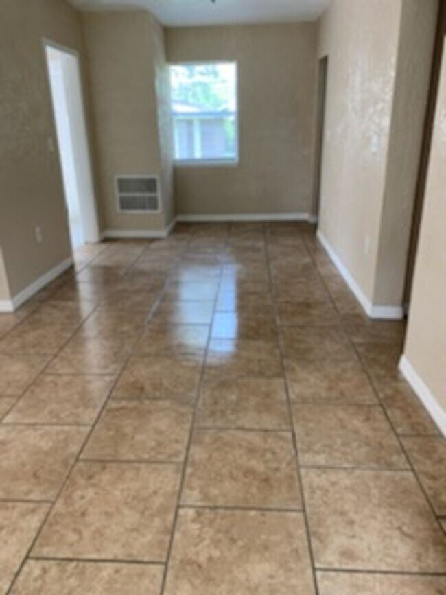 Building Photo - Three Bedroom One Bath