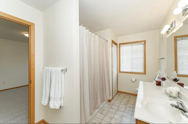 Foto del edificio - 5987 Sandcherry Pl NW