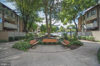 Building Photo - 19443 Brassie Pl