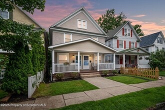 Building Photo - 2215 Capouse Ave