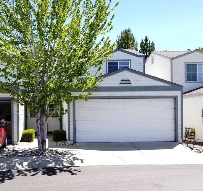 Primary Photo - Village4077-79