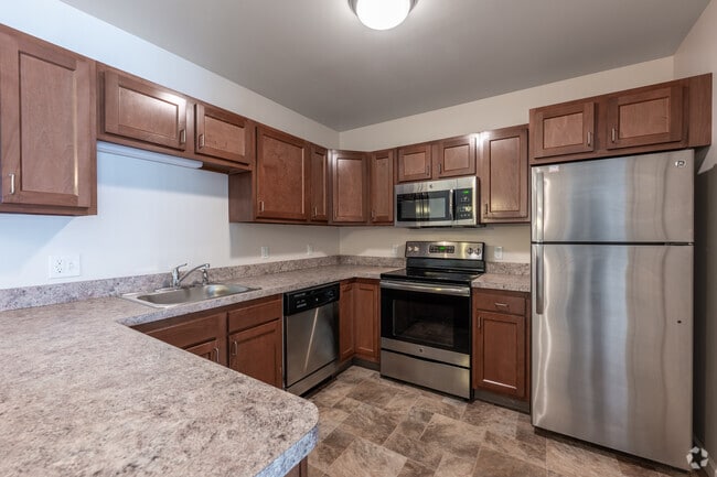 2 habitaciones, 1 baño, 825 pies cuadrados, cocina - Lafayette Square Senior Apartments