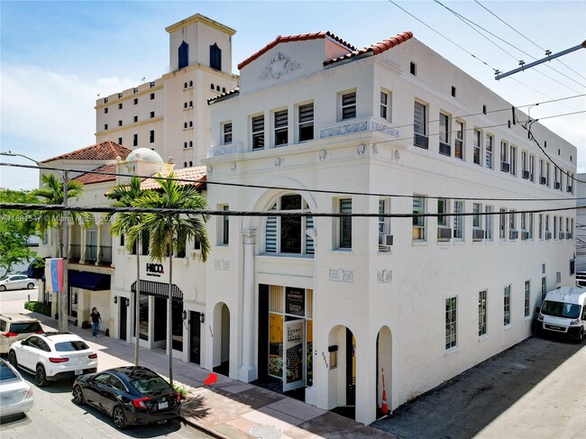 Foto del edificio - 2314 Ponce de Leon Blvd