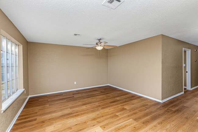 Foto del edificio - 4804 NW 48th St