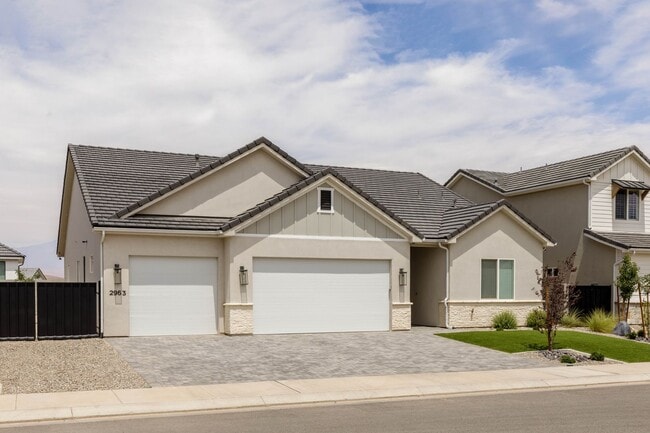 Building Photo - Stunning  4 bed | 3 bath | 3 car garage cu...