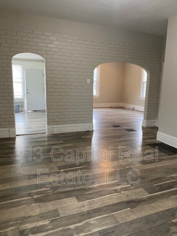 Foto del edificio - 2533 E 24th St