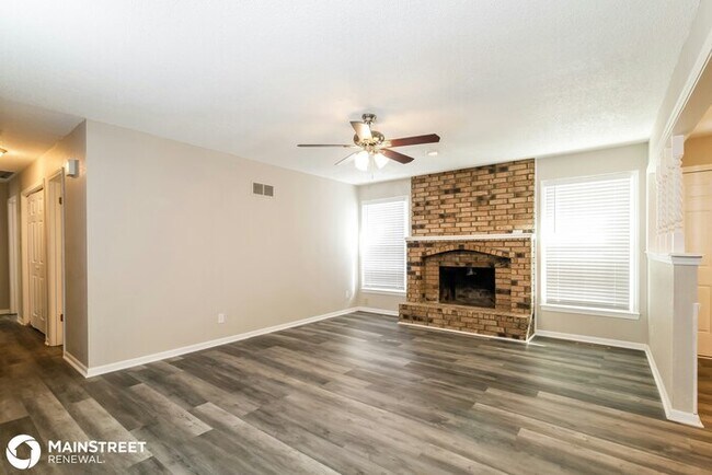 Building Photo - 612 ARENA DR, PECULIAR, MO 64078