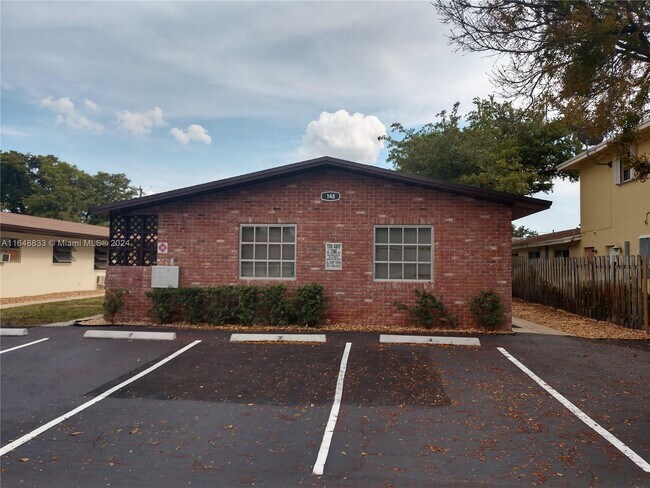 Foto del edificio - 148 NW 40th Ct