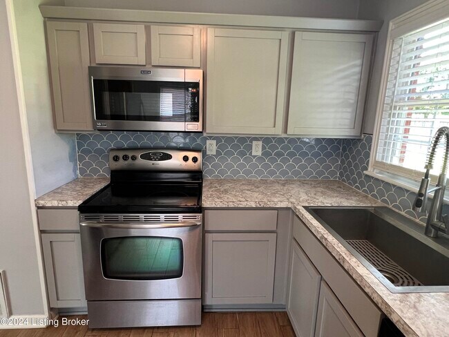 Building Photo - 2307 Medford Ln