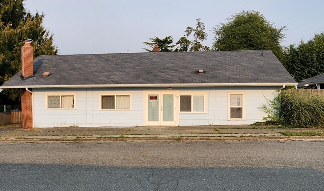 Building Photo - 430 S 52nd St