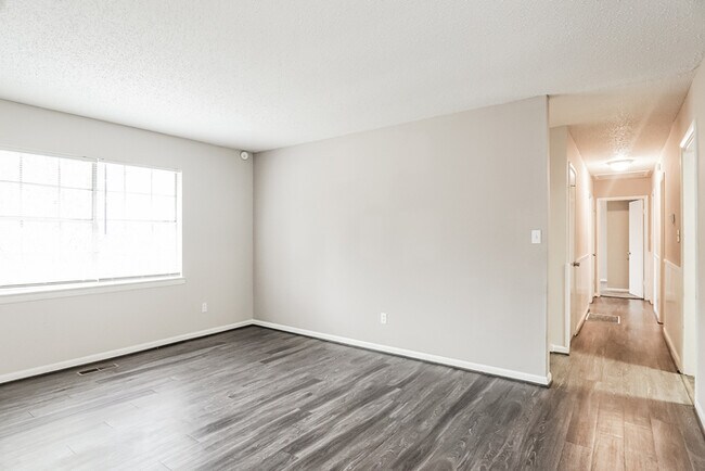 Building Photo - Spacious Split-Level Gem in Birmingham, AL