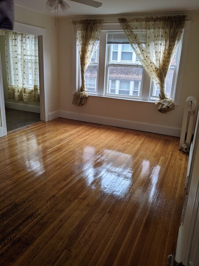 Living room view from entrance - 1607 Commonwealth Ave