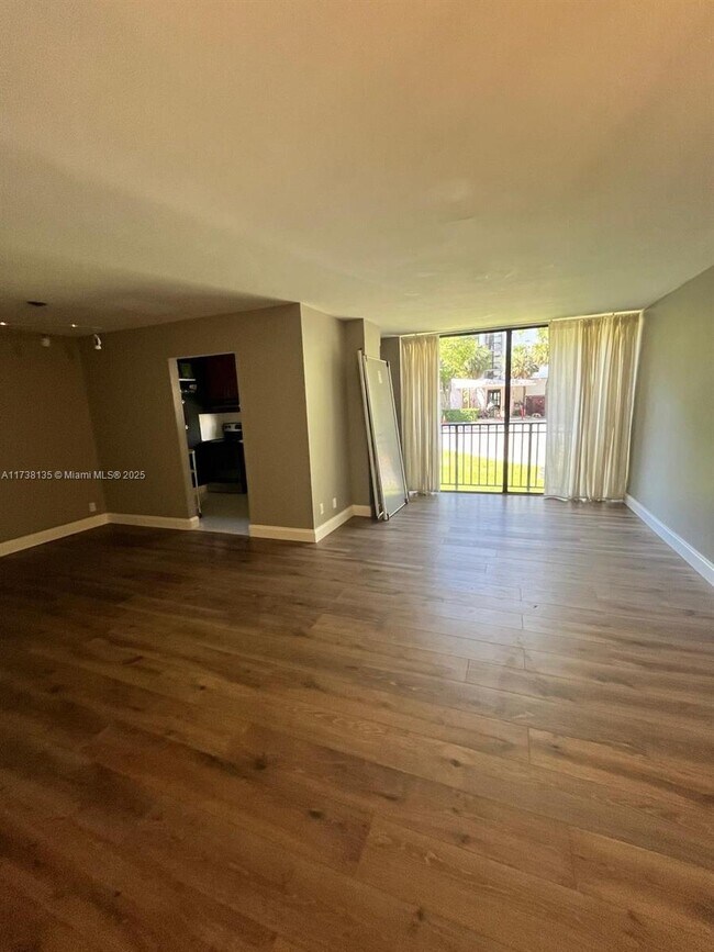Foto del edificio - 16909 N Bay Rd