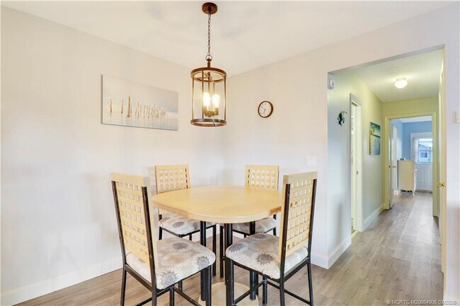 Foto del edificio - 211 Manatee Ln