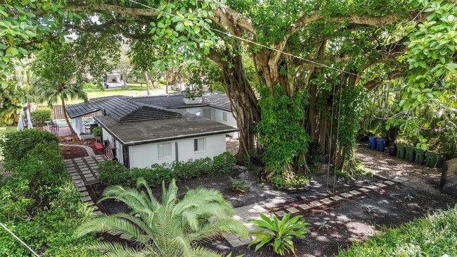 Building Photo - 1221 SW 18th St