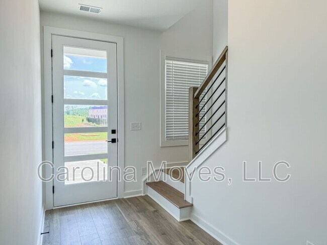 Building Photo - 1431 Darrowby Way