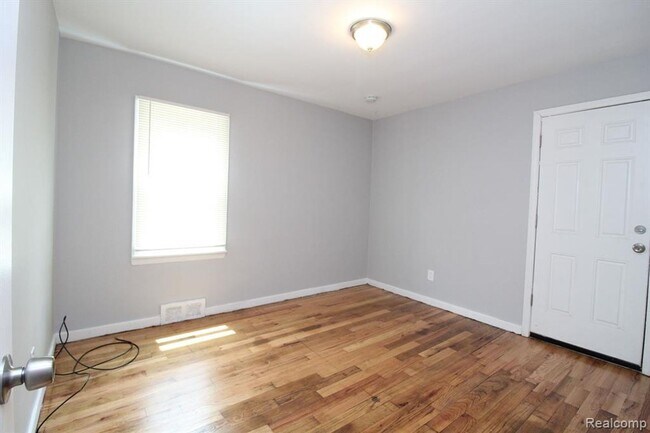 Foto del edificio - $1,350 - 3 Bed / 2 Bath House in Detroit