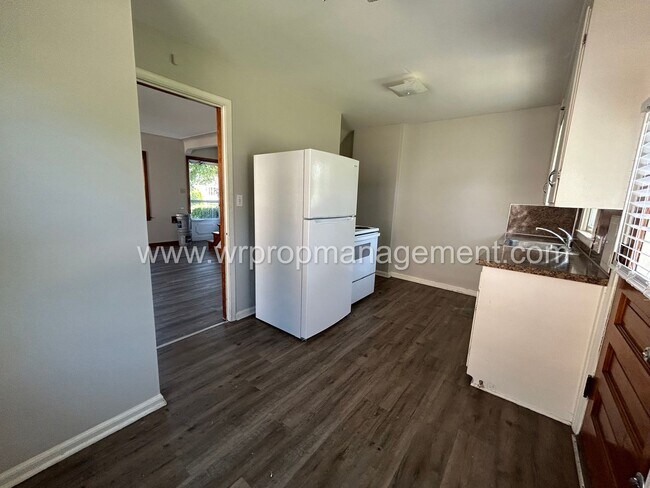 Building Photo - 1827 Berkshire Pl