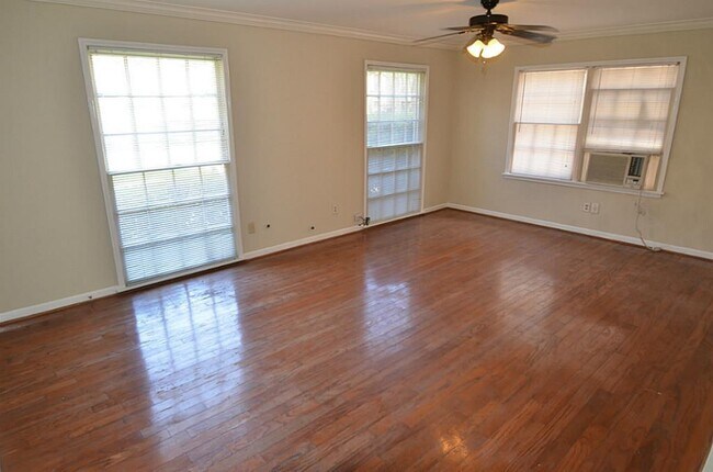 Foto del edificio - 2425 Shakespeare St