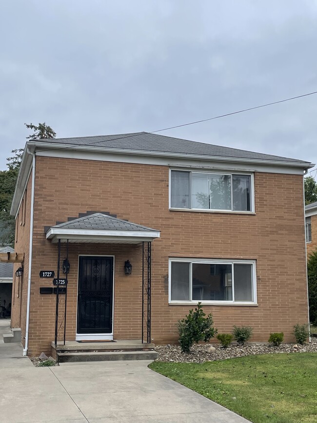 Front of Building - 1725 Liberty Dr