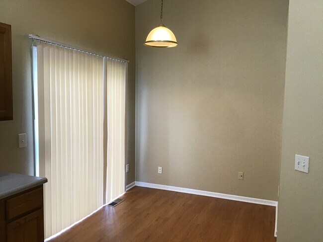 Building Photo - 4695 Woodfield Dr