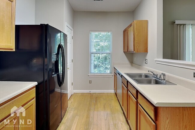 Foto del edificio - 942 Tree Creek Pkwy
