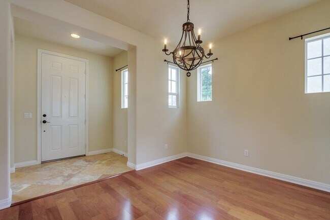 Building Photo - 4 Bedroom Cul-de-Sac home in San Elijo Hills!