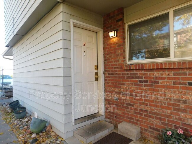 Foto del edificio - 553 Garfield Dr