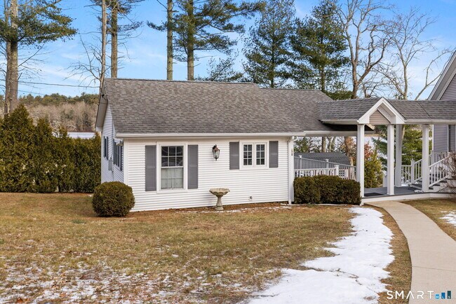 Foto del edificio - 120 Kenwood Rd