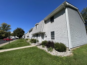 Primary Photo - Available Now! 2 bed 1.5 Bath Townhome in ...
