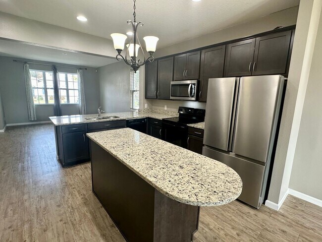 Building Photo - Beautifully updated home with loft and community pool