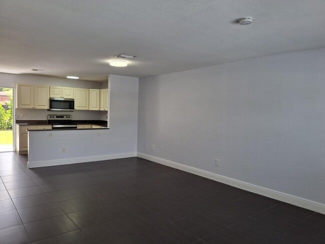Foto del edificio - 3731 NW 110th Ave