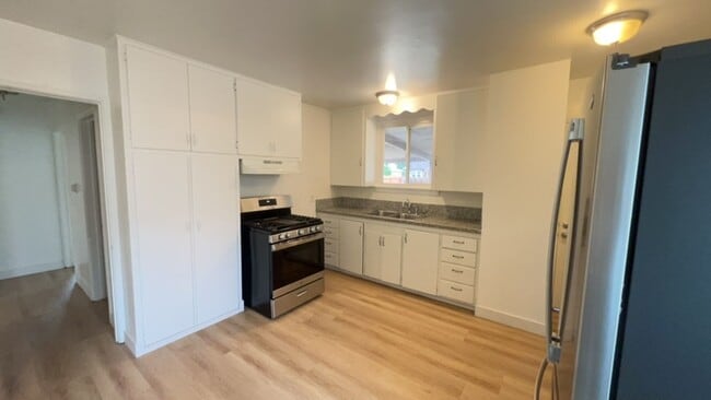 Building Photo - Charming Home in the well-established Riverside neighborhood!