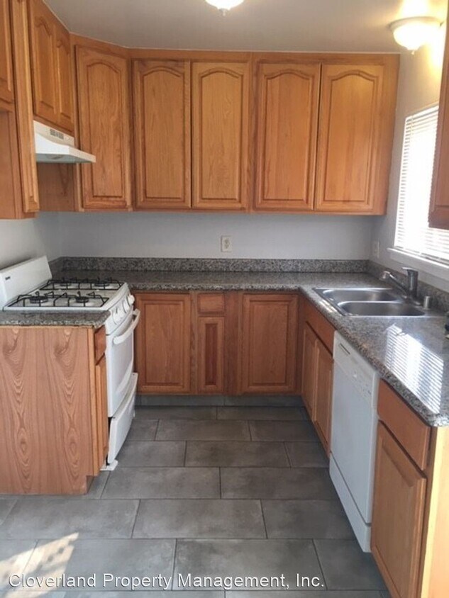 Primary Photo - 1 br, 1 bath House - 451 S. Powers Ave.
